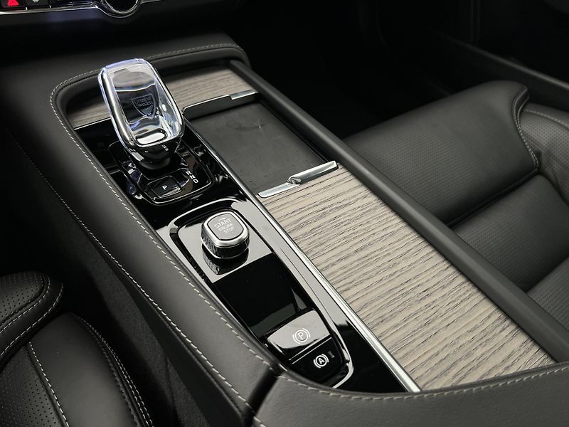 Volvo V90 CC B5 AWD ULTIMATE BRIGHT AUT - fotka 29 z 48