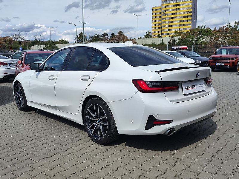 BMW Řada 3 2.0 320i/135kW Sport Line AT - fotka 7 z 29