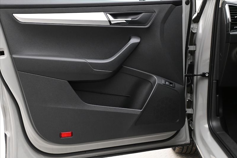 Škoda Karoq 2,0 TDI 85 kW DSG TAŽNÉ Záruka - fotka 24 z 32