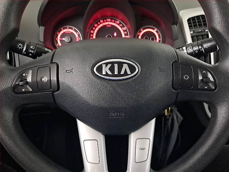 Kia Ceed (2010) 1.4 CVVT, Navi, Park. senzory - fotka 15 z 16
