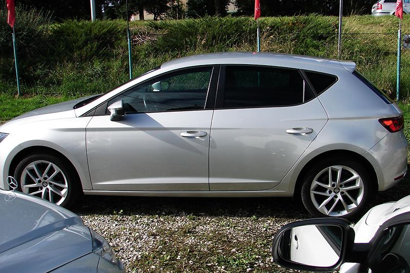 Seat Leon 1.6 TDi 110PS LED Navi-ZADÁN!  - fotka 9 z 42