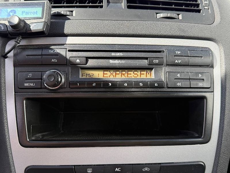 Škoda Octavia (2012) 1.6 TDI 77 kW Ambiente - fotka 12 z 20
