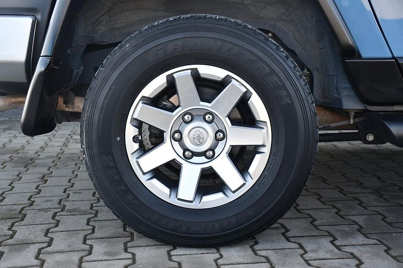 Toyota FJ Cruiser 4,0 VVT-i V6 AWD AT - fotka 46 z 50