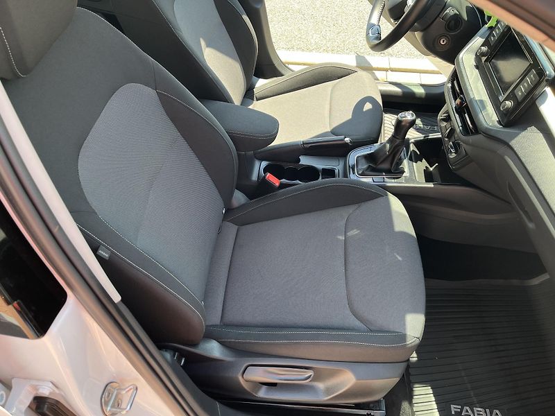 Škoda Fabia 1.0 MPi Ambition Plus 59 kW - fotka 15 z 34