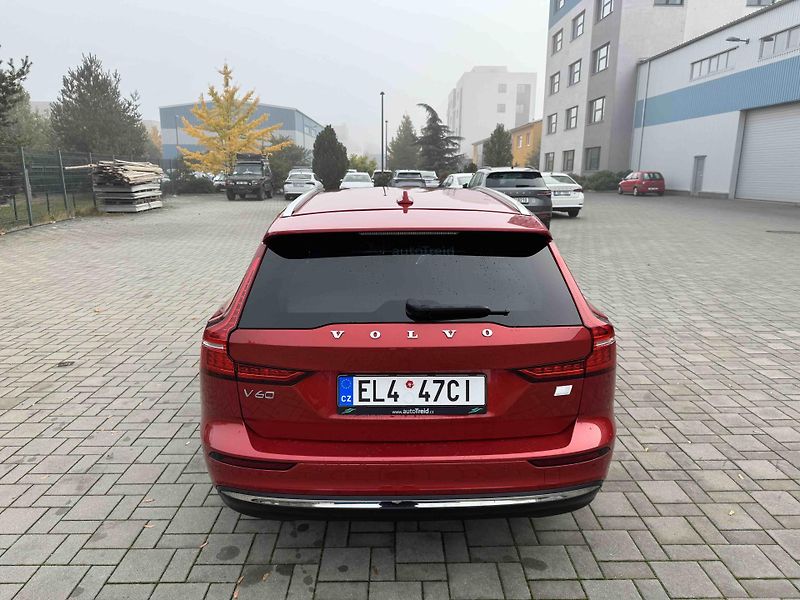 Volvo V60 (2024) VOLVO V60 T6 PHEV - fotka 4 z 23