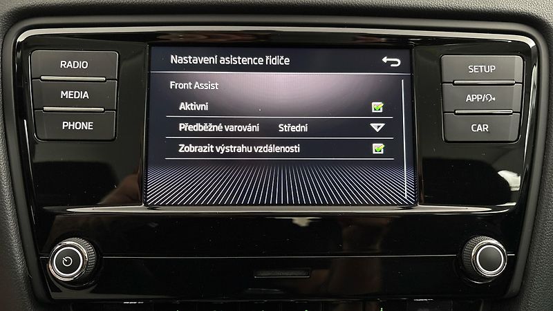 Škoda Octavia 1.6 TDI Ambition Combi - fotka 24 z 24