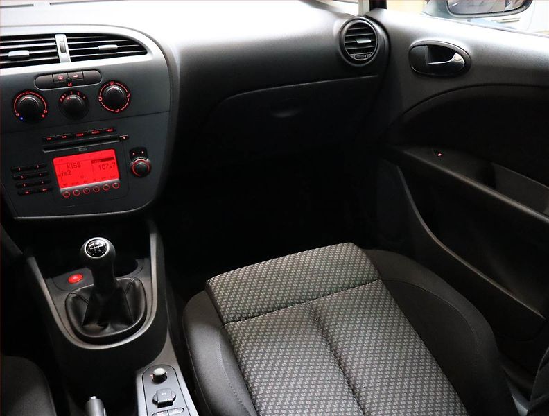 Seat Leon (2009) 1.9 TDI, nová STK, pěkný stav - fotka 8 z 16