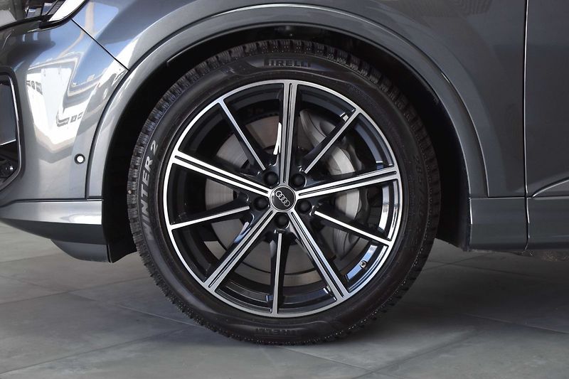 Audi Q7 55 TFSI e *S-LINE*4x4*AIR*DPH* - fotka 41 z 52