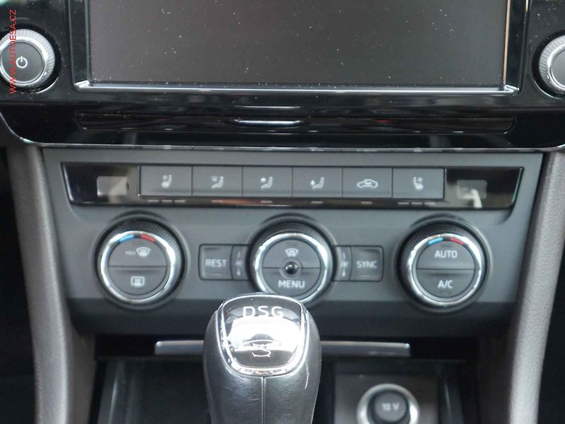 Škoda Superb (2015) 2.0 TDi, 1.maj, DSG, navi - fotka 15 z 20
