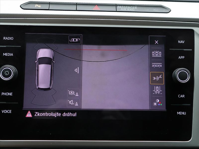 Volkswagen Passat 1,6 TDI Highline NAVI LED - fotka 17 z 25