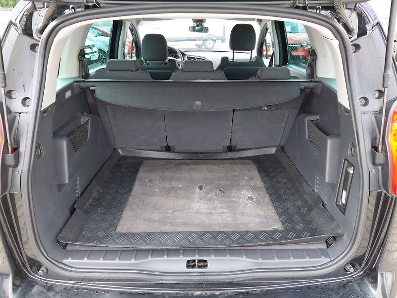 Peugeot 5008 (2014) 1.6HDi Active  - fotka 11 z 24