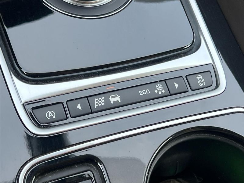 Jaguar F-Pace 2,0 D 132kW AWD PRESTIGE - fotka 24 z 27