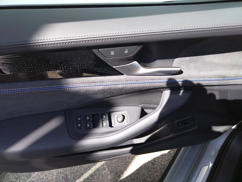 Volkswagen Passat R-Line 2,0 TSI 150 kW - fotka 15 z 28