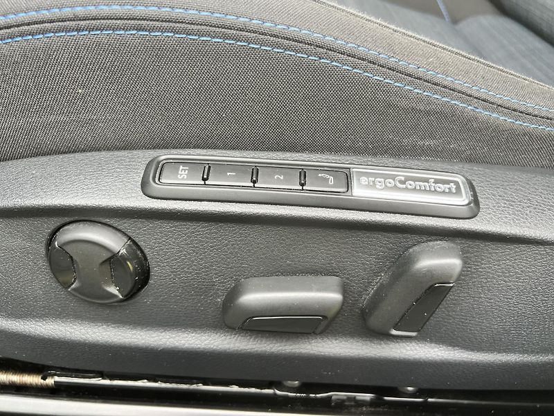 Volkswagen Passat 1.4GTE 160KW,TZ,2xALU,1MAJ - fotka 35 z 48