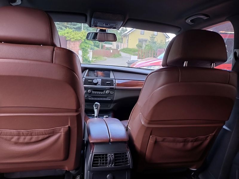 BMW X5 (2010) M-packet - fotka 20 z 28