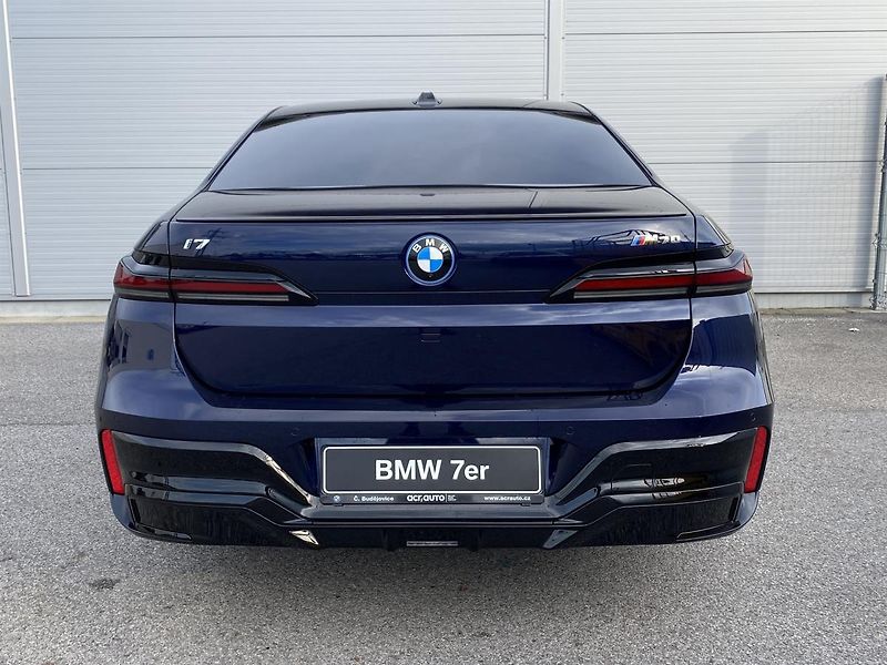BMW i7 M70 xDrive - fotka 12 z 15