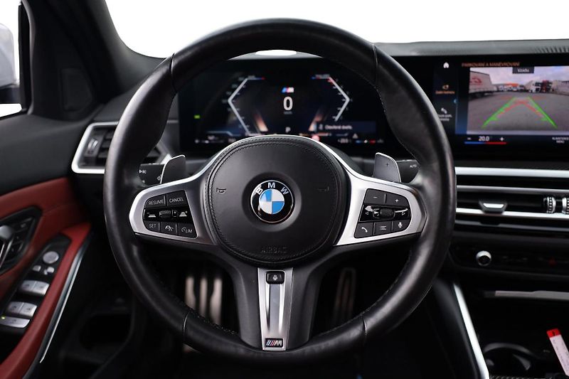 BMW Řada 3 330i Sedan - fotka 13 z 14