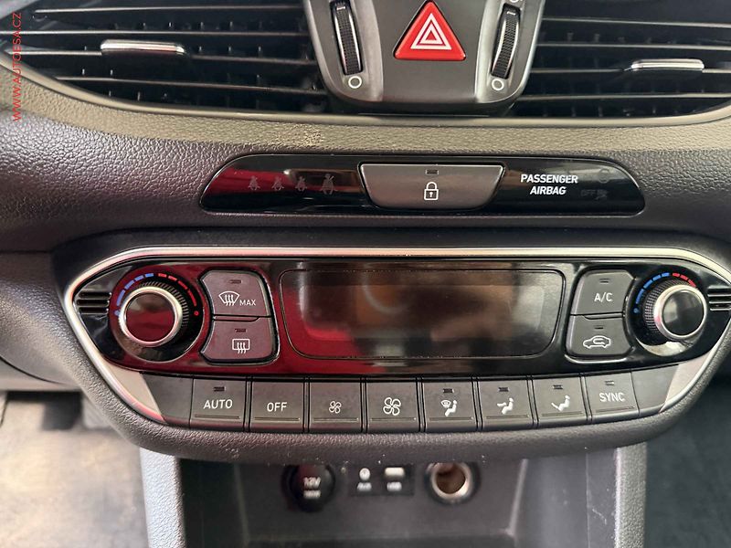 Hyundai i30 (2020) 1.4  CVVT, 1.maj,ČR, Trikolor - fotka 14 z 16