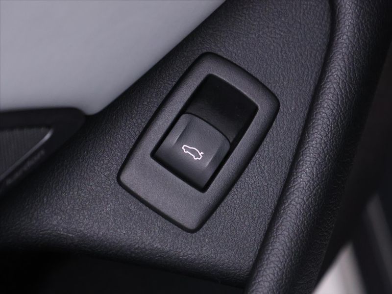 BMW M5 4,4 V8 441kW xDrive Individual - fotka 17 z 46