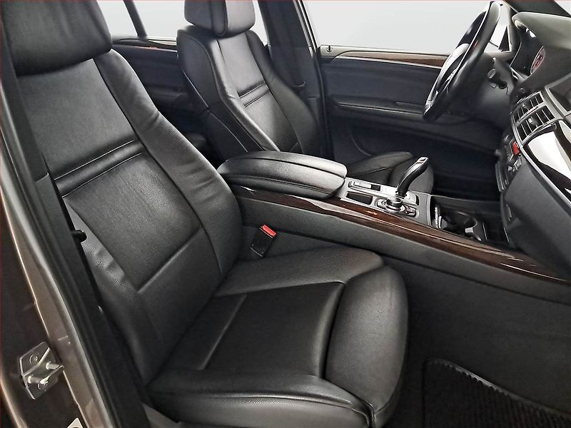 BMW X5 (2011) M Paket xDrive30d, 4X4 - fotka 9 z 27