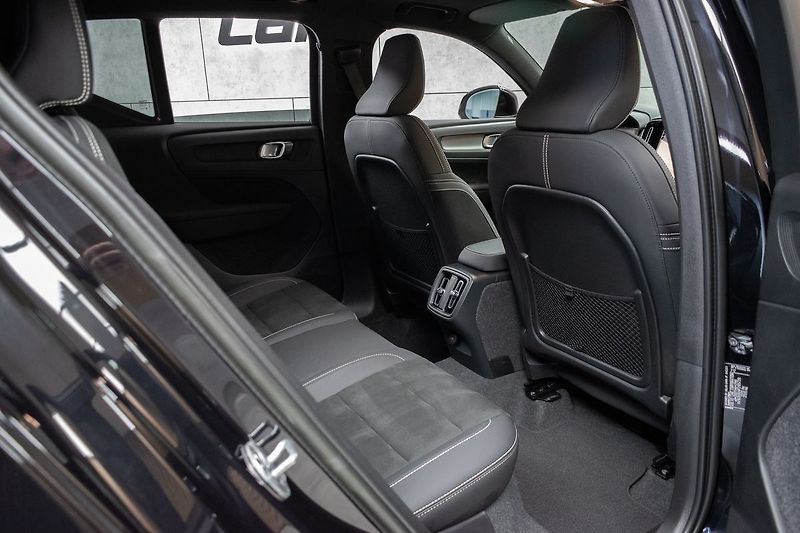 Volvo XC40 B4 AWD ULTIMATE BRIGHT*ČR 1.M* - fotka 13 z 42