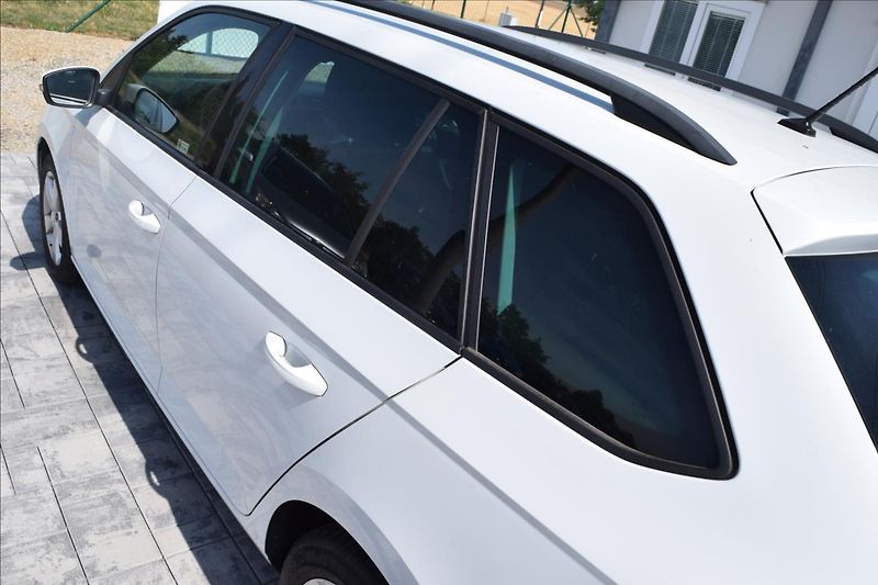 Škoda Fabia 1,2 TSI 66KW TOP VÝBAVA - fotka 11 z 49