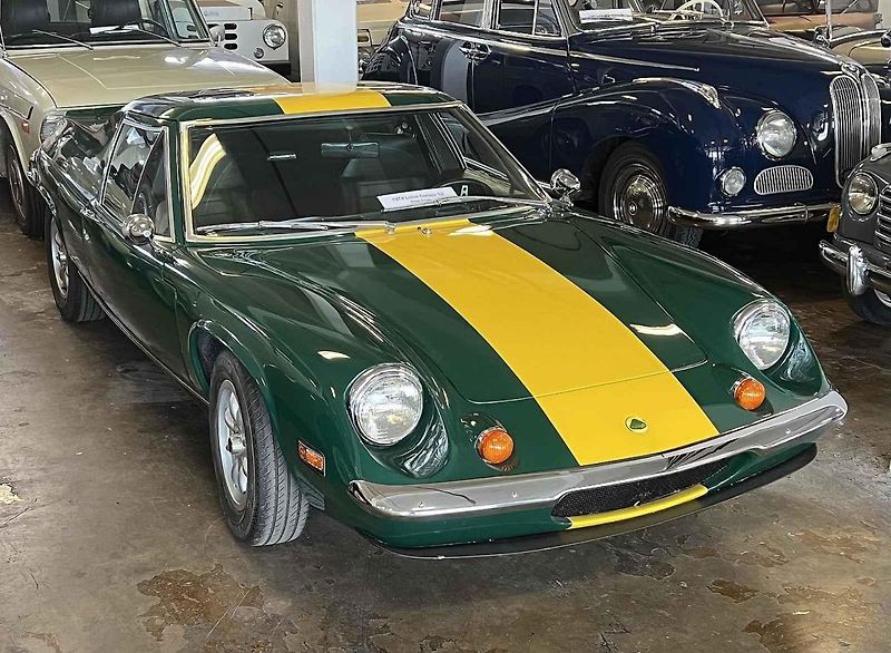 Lotus Europa, sportovní vůz britské automobilky, vznikl přesně podle filozofie šéfa značky Colina Chapmana. Vyráběl se v letech 1966 až 1975.