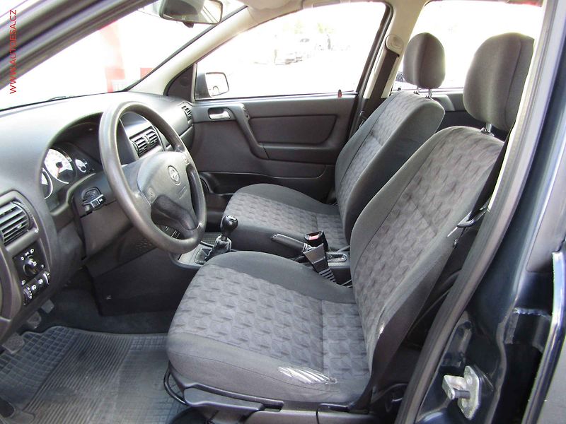 Opel Astra (2002) 1.6i, AC - fotka 9 z 14