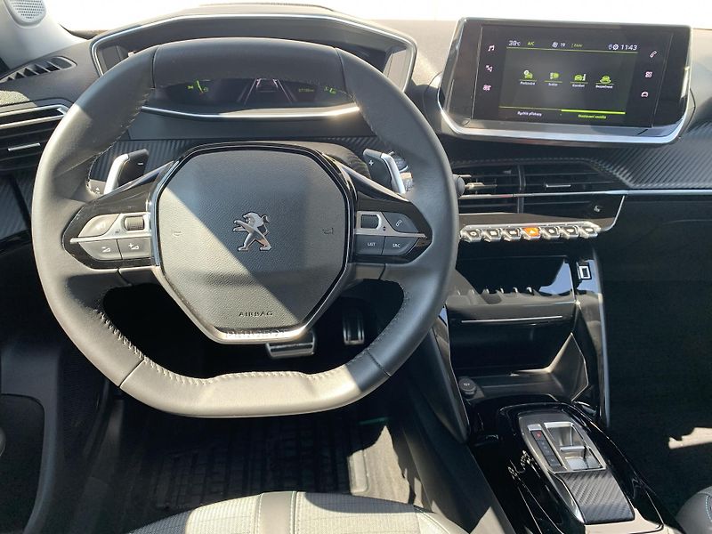 Peugeot 2008 ALLURE 1,2 PureTech 96kW AT - fotka 16 z 30