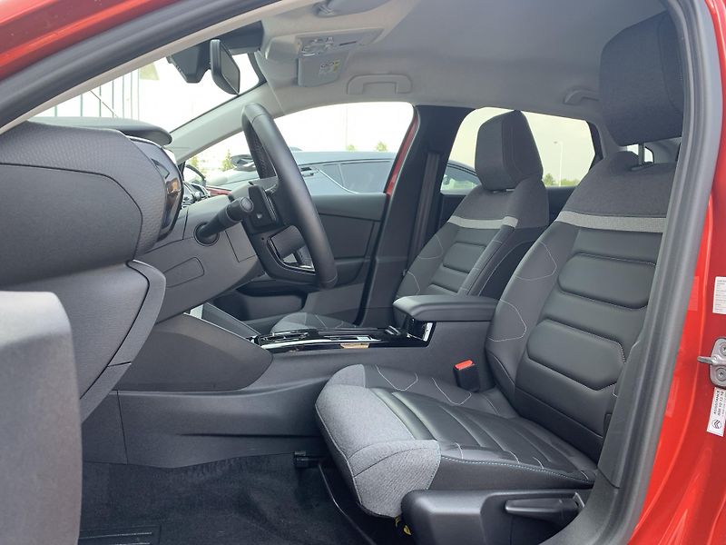 Citroën C4 X SHINE 1.2 PureTech - fotka 16 z 30