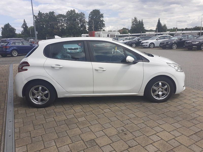 Peugeot 208 (2015) 1.0  PT ,AC,TEMP. - fotka 3 z 31