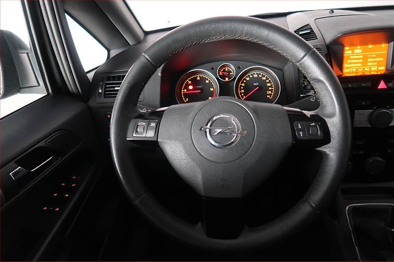 Opel Zafira (2013) 1.7 CDTI, 7 míst, Xenony - fotka 17 z 18