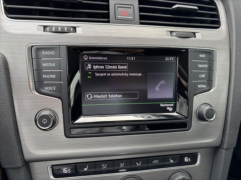 Volkswagen Golf 1,4 TSi AT Highline NAVI KAMER - fotka 24 z 47