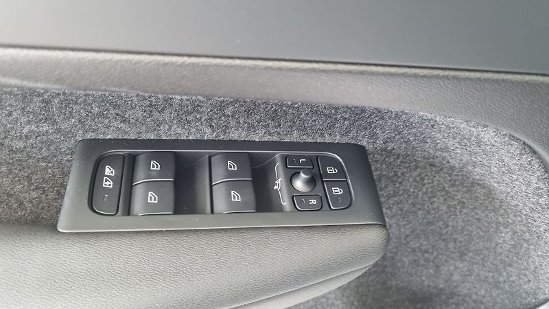 Volvo XC40 (2026) B3 2.0L 163 HP AT7 FWD CORE - fotka 15 z 16
