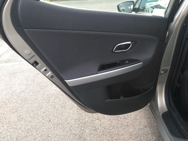 Kia Ceed 1,4i + LPG - fotka 10 z 26