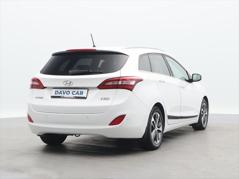 Hyundai i30 1,6 GDI 99kW Weekend Serv.kn. - fotka 7 z 30
