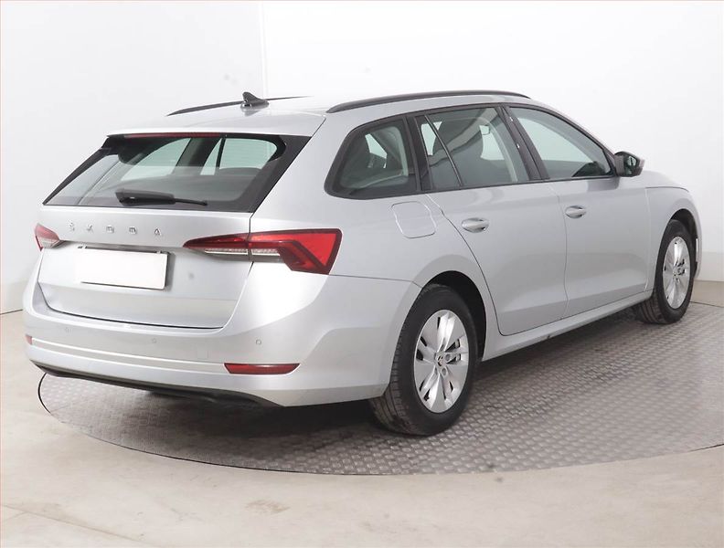 Škoda Octavia (2023) Ambition 2.0 TDI, ČR,1.maj - fotka 5 z 15
