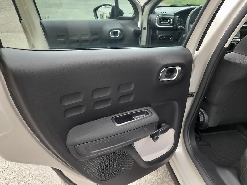 Citroën C3 (2020) 1,2 PureTech 82k NAVIGACE - fotka 15 z 38