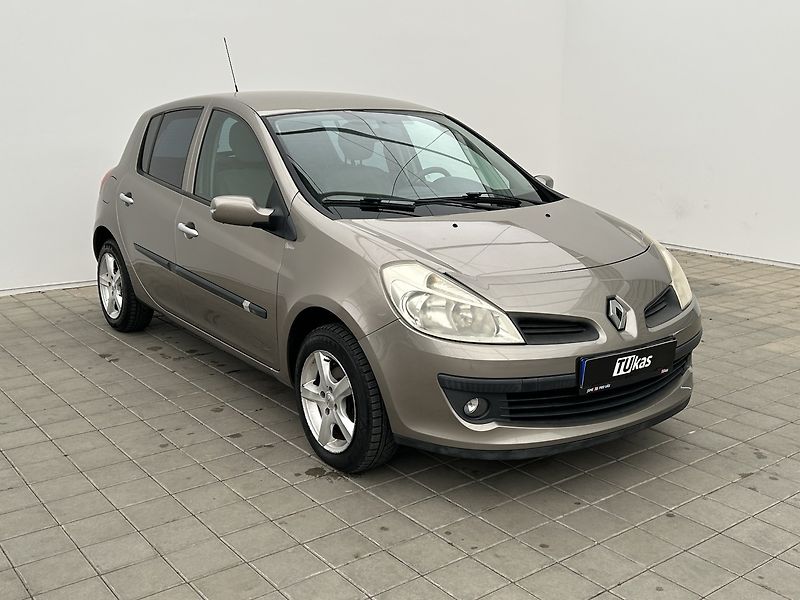 Renault Clio 1.1  . - fotka 6 z 26