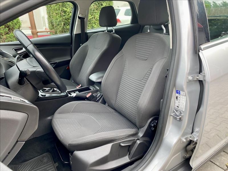 Ford Focus 1,5 TDCi NAVI VÝHŘEV - fotka 9 z 43