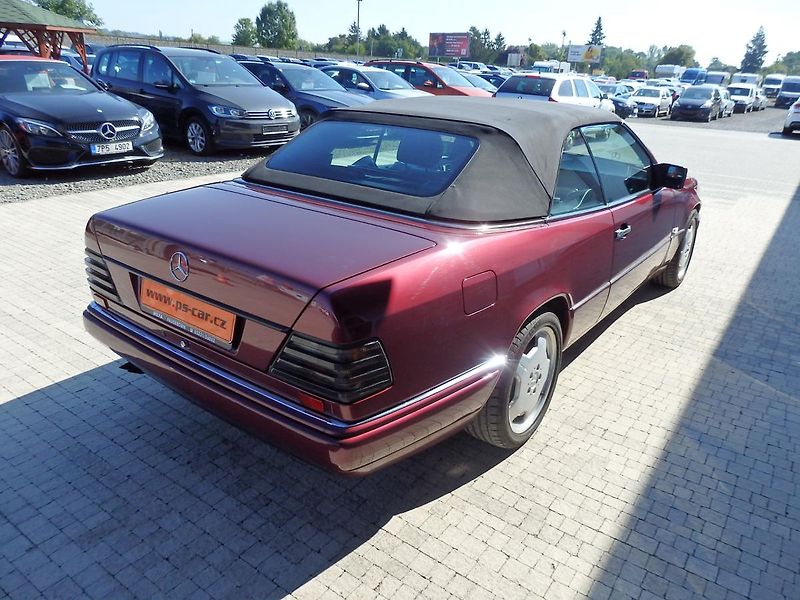 Mercedes-Benz 124 E320 CABRIO 162 kW - fotka 4 z 23