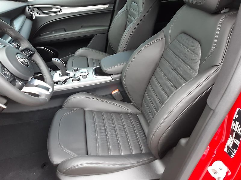 Alfa Romeo Stelvio (2025) Veloce 4x4 2,2 MTJ  210PS - fotka 19 z 34