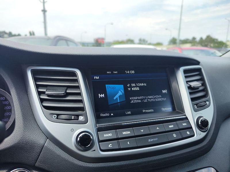 Hyundai Tucson 2.0 CRDI/100kW Style 4x4 - fotka 19 z 36