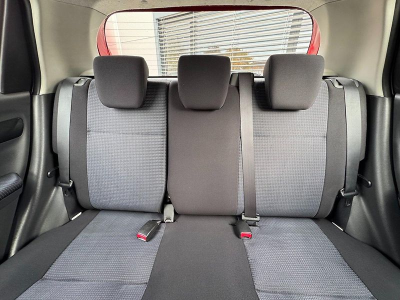 Suzuki Swift (2009) 1,3 i 66 Kw 4x4 - fotka 12 z 28