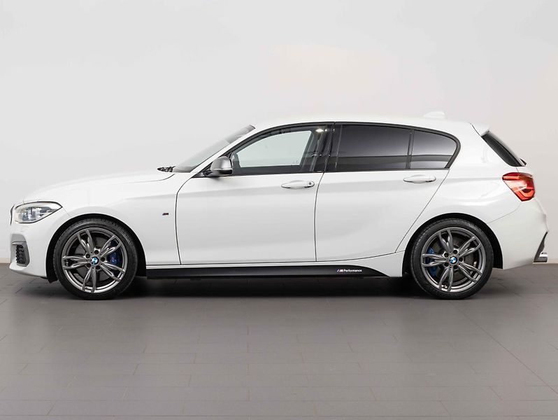BMW Řada 1 M140i xDrive - fotka 3 z 23