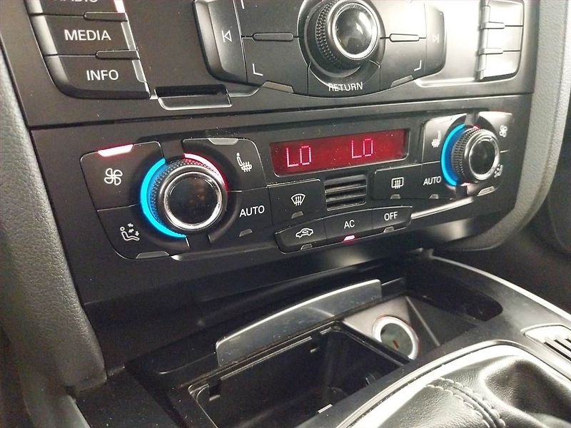 Audi A4 (2010) 2.0 TDI, Serv.kniha, Xenony - fotka 13 z 21