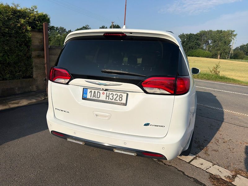 Chrysler Pacifica (2019)  3,6 L DVD Hybrid Plug In 2019 - fotka 5 z 20