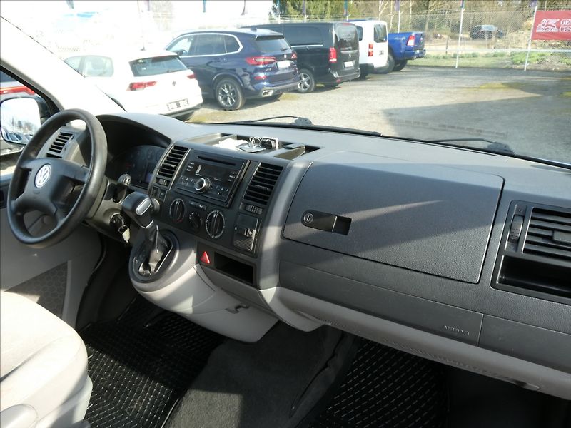 Volkswagen T5 California 2,5 TDi 96kW obytný vůz - fotka 31 z 49