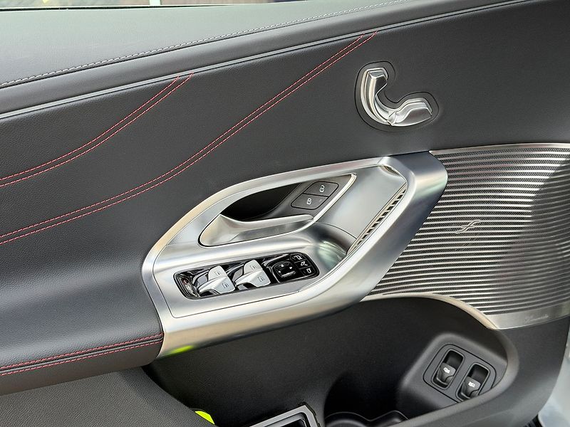 Mercedes-Benz GLC 400 4MATIC EQ AMG - fotka 23 z 37