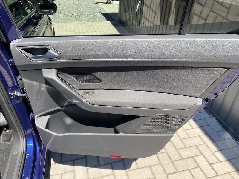 Volkswagen Touran 1.4 TSI 110kW- 1xMAJ.- 7 MÍST - fotka 35 z 42